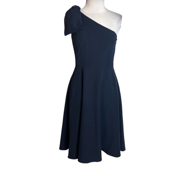 Gal Meets Glam Yvonne Navy One Shoulder
Bow Dress Sz 0 - Picture 4 of 10